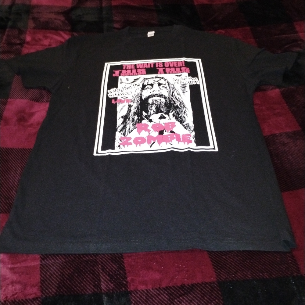 Gildan Black and Red Graphic Tee - Picture 2 of 3